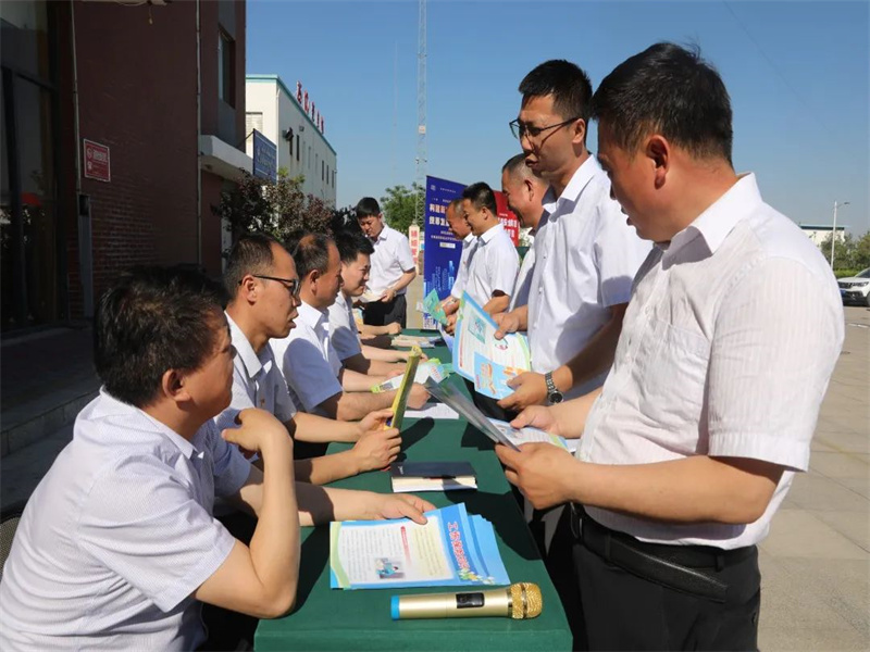 公司所属各单位举行清静生产宣传咨询日活动.jpg